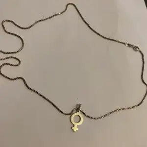 Halsband med Venus/kvinnosymbol