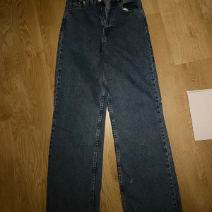 Jeans - Har endast använt dom 1 gång så dom är så gott som nya