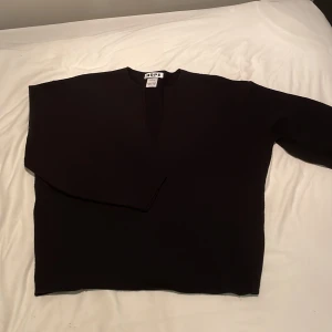 Hope  - Hope swertshirt  V ringad  Condition 10/10  Ordinary Pris /1200 kr Perfect fit 