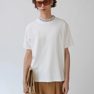 Acne tshirt - Sjukt snyggg. 