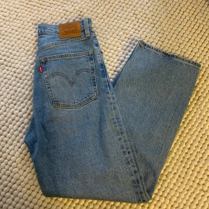 Levis jeans  - Ribcage straight jeans från Levis❤️‍🔥 Storlek 27, Passar mig som normalt har XS-S i jeans/byxor🥰 