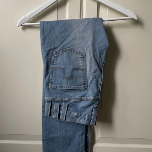 JLindeberg Lågmidjade jeans - Lågmidjade jeans från j Lindberg 