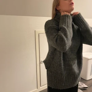 Tjocktröja - Tjocktröja från hm. Storlek xs men passar mig som har M 
