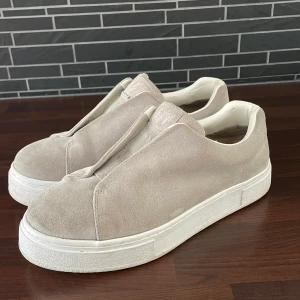 Eytys skor  - Säljer mina snygga eytys skor. Använda ett få antal gånger. Köpta för 2000. 