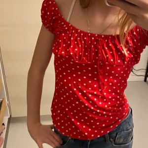 Så fin röd topp! - Röd topp! Jätte fin❤️ helt ny! Tar inga Returer 💖