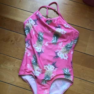 Baddräkt - Baddräkt! Använd! Men inga fläckar eller liknade! Frakt tillkommer på 26kr.