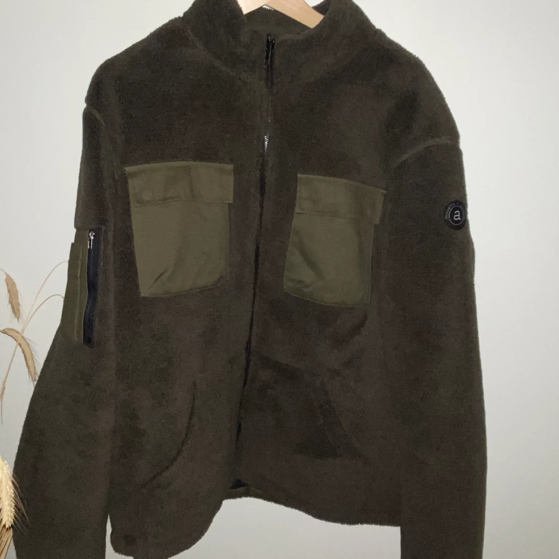 ANERKJENDT GRÖN FLEECE JACKA