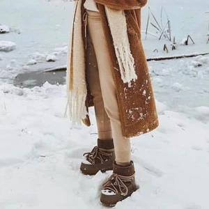 Inuikii - Dags att sälja mina knappt använda inuikii skor då det inte riktigt är min stil, jätte fin skick, ny pris 3099kr!! Har box å sånt kvar, storlek 36-38