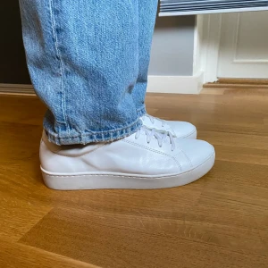 Skor - Vagabond skor i storlek 39, har ett märke på ena skon som syns på andra bilden. Annars är dem knappt använda.