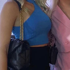 Blå Zara Topp - Säljer på grund av flytt utomlands!