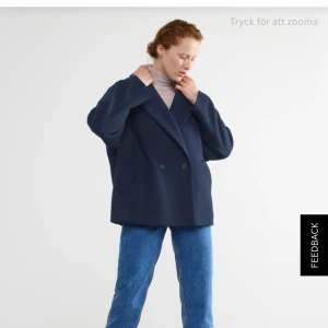 Slutsåld kappa!! - Slutsåld kappa från Lindex i storlek S😍😍 köpt för 999kr. Helt ny!