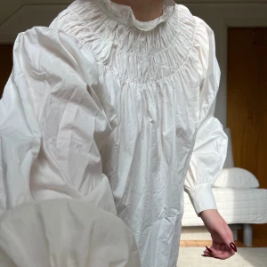 Cool skjorta - Säljer denna skjorta från CarinWester i storlek 36❤️