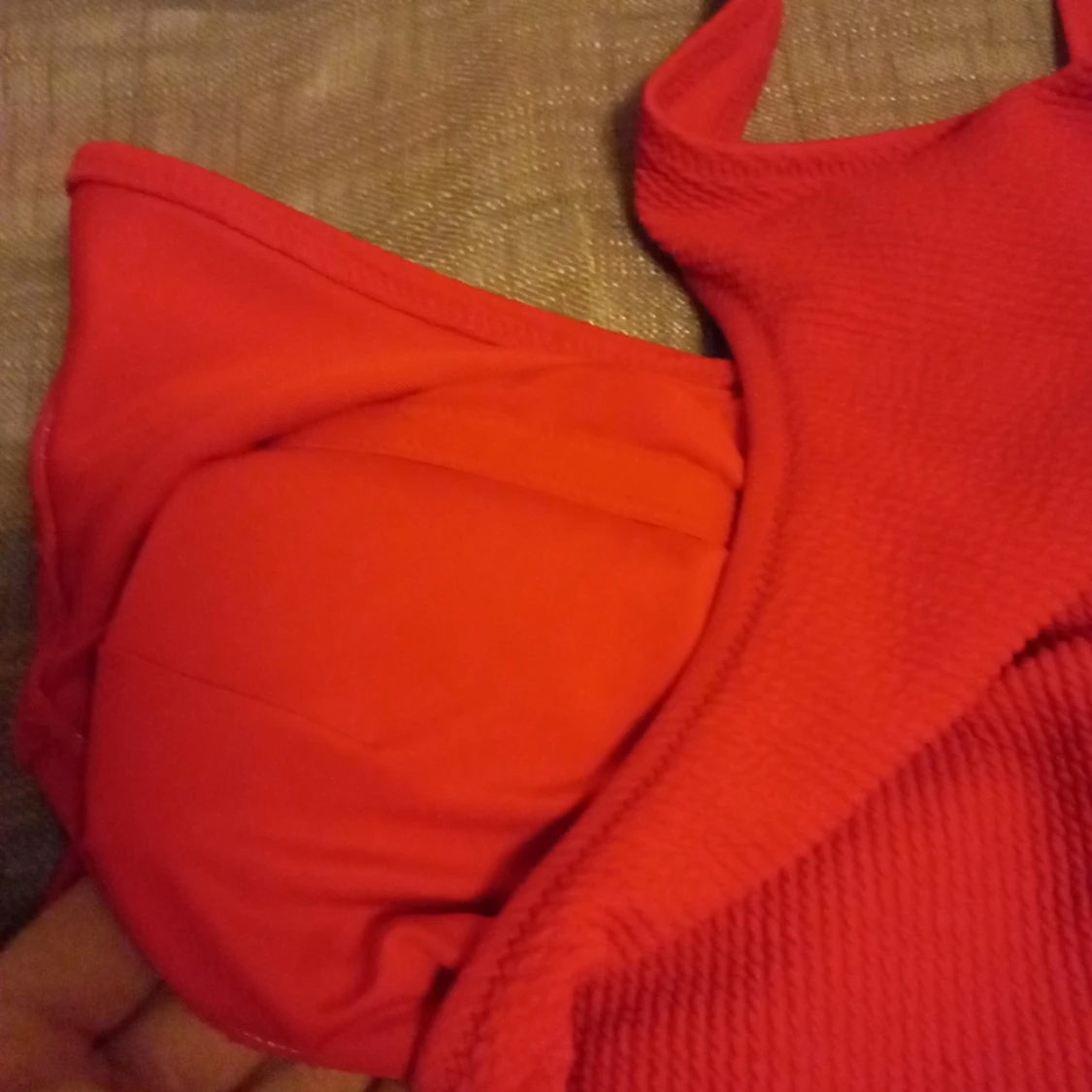  röd baddräkt 👙  - 90