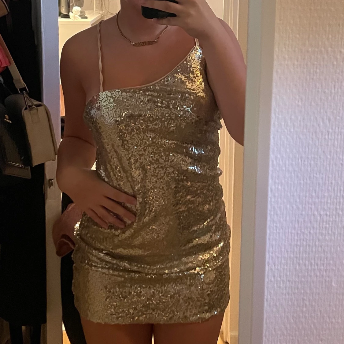 Glittrig klänning  - 90