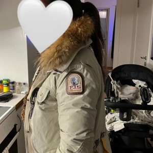 Parajumper  - Storlek m Fint skick Kan gå ner u pris vid snabb affär 