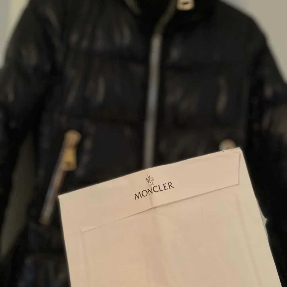 Storlek S Nypris: 9 000 kr  Säljer då jag köpt ny jacka och därav inte användning av denna. . Jackor.