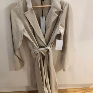 Klänning - Bubbleroom x Moa Mattsson klänning. Helt ny! 