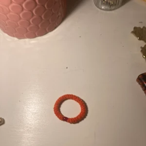 Kknekki  - Säljer den här jätte fina fluffiga orange/röda kenkkisen som är äkta! Från nk om ni vill se varför jag säljer den gå in på mitt första inlägg❤️❤️ jag kan mötas upp inom Stockholm och frakt kostar 13kr❤️❤️❤️