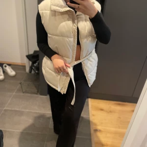 Väst - Väst från Bikbok Aldrig använd Storken XS