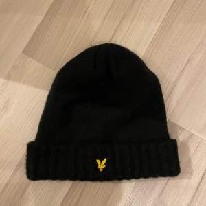 Lyle&scott vinter mössa strl. one size  aldrig använd. 