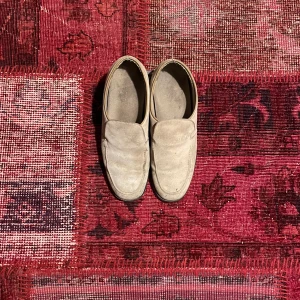 Vintage loafers - Schyssta vintage beiga loafers, dom är as sköna att gå me och sköna till massa outfits, (skriv för mer info!!)