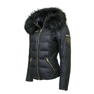 Rockand Blue vinterjacka  - Dunjacka från Rockan Blue i storlek 34, i väldigt bra skick, men säljer på grund av att den nu är för liten. Pälsen är avtagbar. Det saknas en där man fäster pälsen till luvan, men det är inget som syns när man har på sig den. Ord pris 2995.