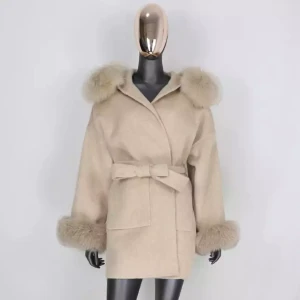 Äkta Päls Coats - Äkta päls. Finns i flera olika färger och storlekar.  Om du vill ha fler bilder på så är det bara att skriva.  Beställningsvara så finns många.   Pälsen är avtagbar ! 