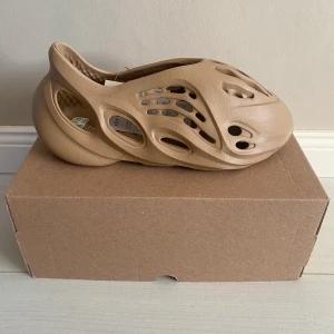 Yeezy foamrunner Ochre - Yeezy foam rnnr ochre - size 43/9, DS.