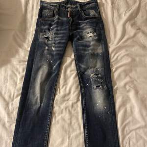 Säljer ett par Dsquared2 jeans i storleken 44.  Skick 9/10 Pris kan diskuteras, hmu.