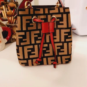 Väska - Väskan är inte äkta 