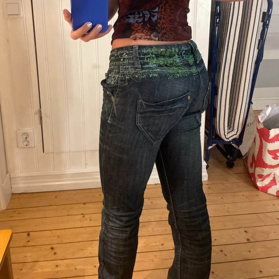 Low waist jeans med brodyr 