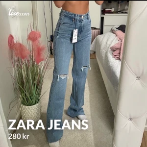 Blåa Jeans - Säljer dessa fina jeans då jag inte använder dem längre. 