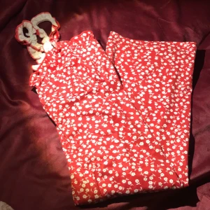 Klänning  - Blommig klänning från Shein  S 40+frakt 