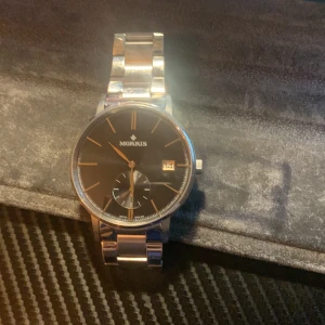 Morris klocka  - Säljer min Morris klocka värd 2700kr  Kvitto medföljer 