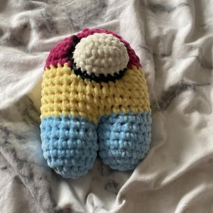 among us gubbe - handgjord among us gubbe 🪩  den är 20 cm x 16 cm , alla färger visas på bild nr 2 💕