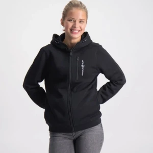 Sail racing hoodie - Säljer min svarta sailracing hoodie med dragkedja. Den är i bra skick men lite nopprig på insidan men inget som stör. Kom privat för fler bilder💗