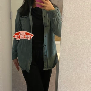 Skjorta  - Skjorta från zara, aldrig använd så den är i bra skick. 
