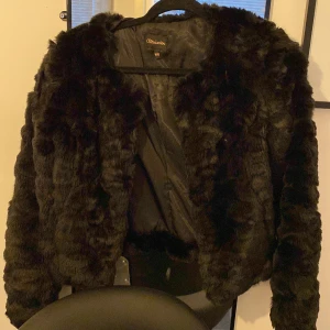 Pälsjacka - Päljsjacka från palt som jag aldrig använt i storlek XS. Nypris 999kr. 