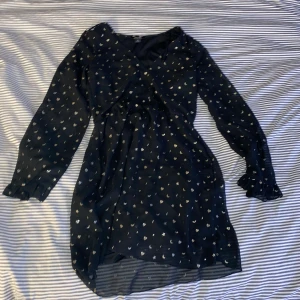 Söt klänning - En jättefin klänning från Monki som jag aldrig använt då den är för liten för mig