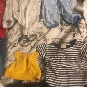 Ännu mer baby kläder! - La upp 12-13 bilder på flera olika annonser.