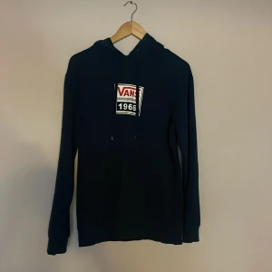 Vans Hoodie - Säljs pga ingen användning. Skick 9/10