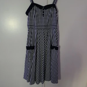 Rockabilly klänning - Rockabilly klänning oftast används för dans.  Storlek 40