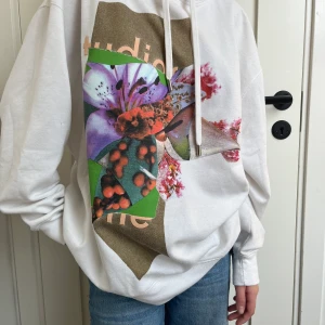 Acne studios  - En fin och skön hoodie från acne studios. Finns ej i butik. Ordinarie pris ca 5000kr