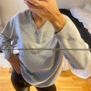 Stickad tröja  - Stickad tröja köpt från en affär i Australien. Storleken S