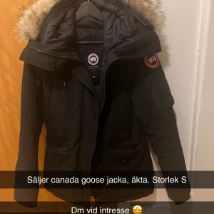 Canada goose - Äkta Canada goose, storlek s. Perser är inte hugget i sten så skriv vid intresse så kommer vi överens 🥰