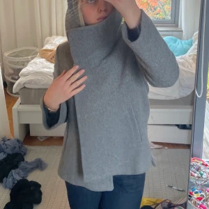 Kappa - Säljer min fina kappa från zara. Den är i fint skick trots använd. EJ avslutad, säljes fortfarande😊