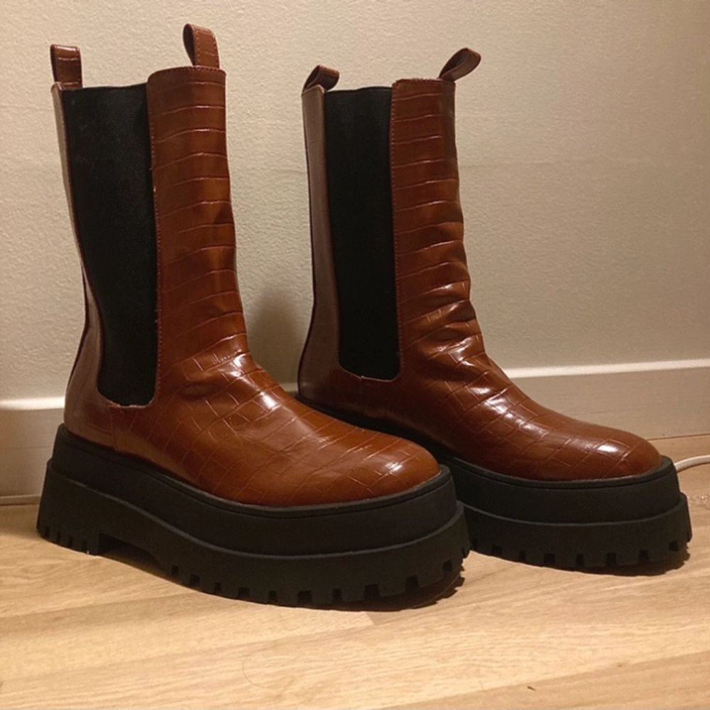 Brun Nya bruna chelsea boots med platå | Plick Second Hand