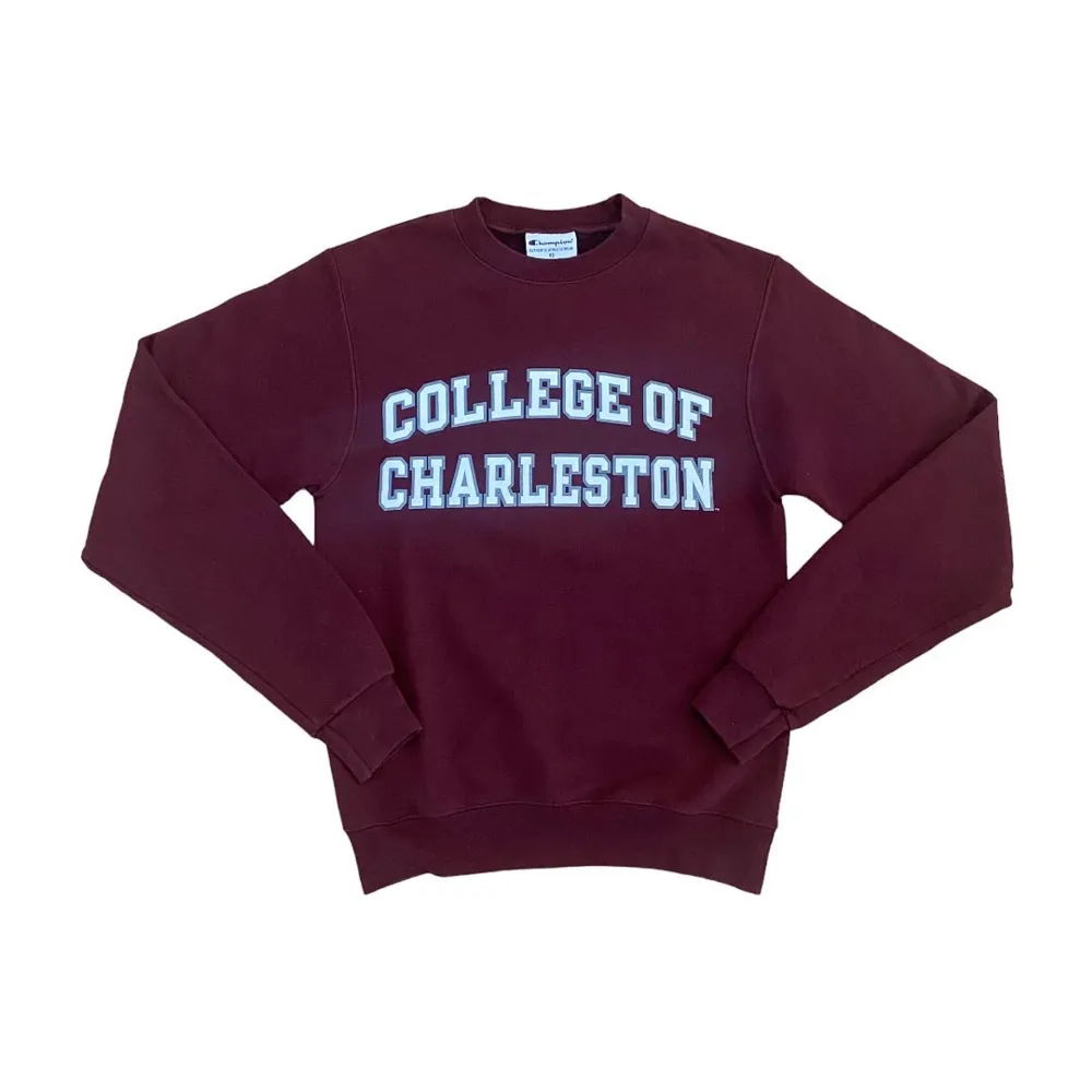 Champion Custom College Of Charleston Vintage Unisex Sweatshirt 🤍  Pris: •250kr  Stl: XS  Bredd 44cm Längd 62cm  Kontakta mig för mer info 🤩  . Hoodies.