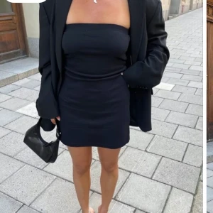 Djerf avenue Tube dress blackberries - tubklänning från Djerf Avenue. Använd ett fåtal gånger. Som ny. Skriv om du har några frågor. Nypriset är 899kr (Frakt: 62kr)