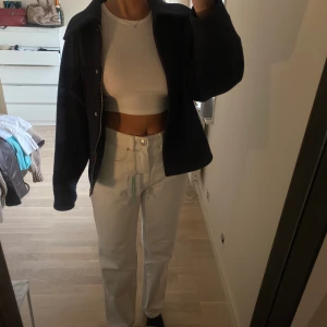 Jeans - Säljer dessa helt oanvända jeans med prislapp kvar! Köpta på Gina för 599kr, mitt pris 179!